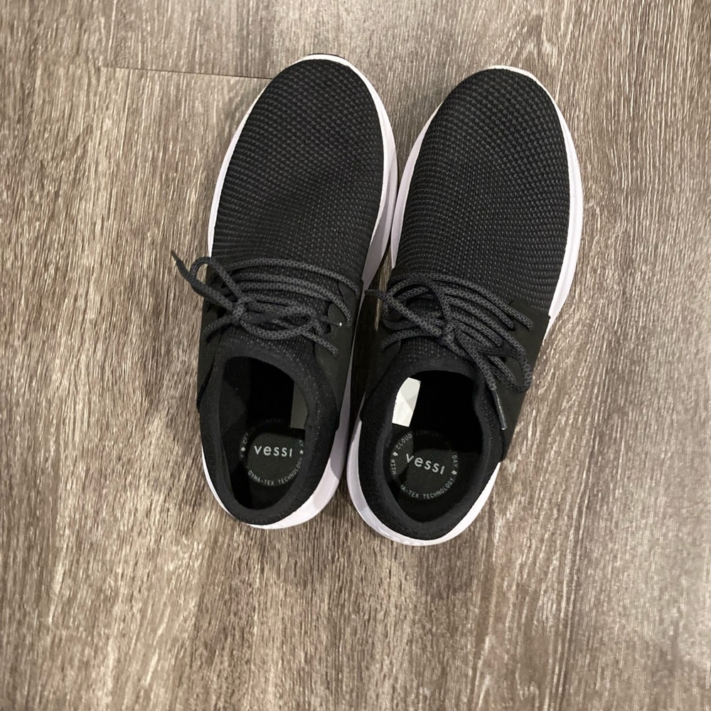 Vessi sneakers- men’s, black, excellent condition
